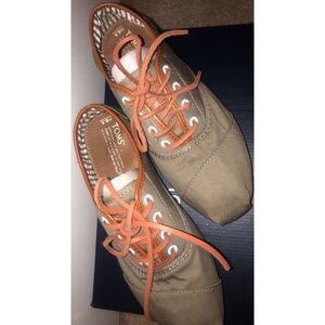 TOMS Men’s size 8.5